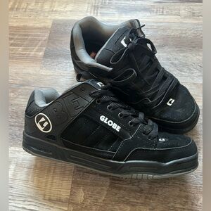 Men’s Globe size 11 Sneakers